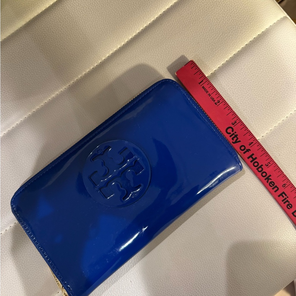 Tory Burch Royal Blue Patent Leather Clutch NEW - Picture 6 of 6